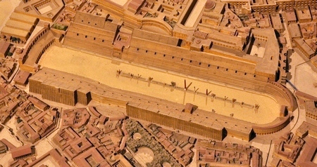 Maquette van het Circus Maximus (Kon. Musea voor Kunst en Geschiedenis; triomfboog van Titus rechts)