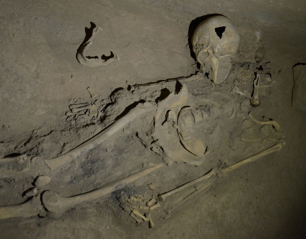 Skeletten van de slachtoffers van de Mongolen in Kara Tepe