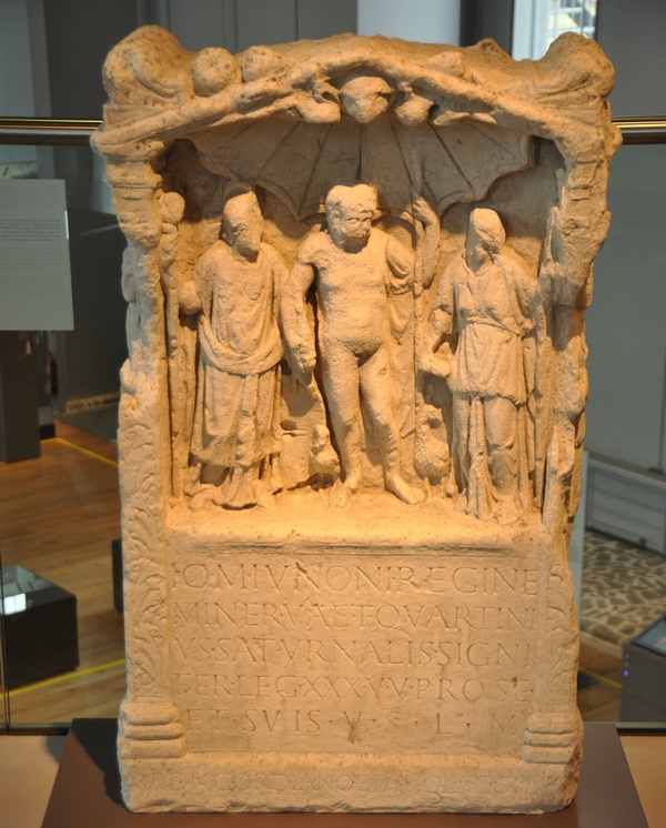 De Capitolijnse Trias (Archeologisch Museum Xanten)